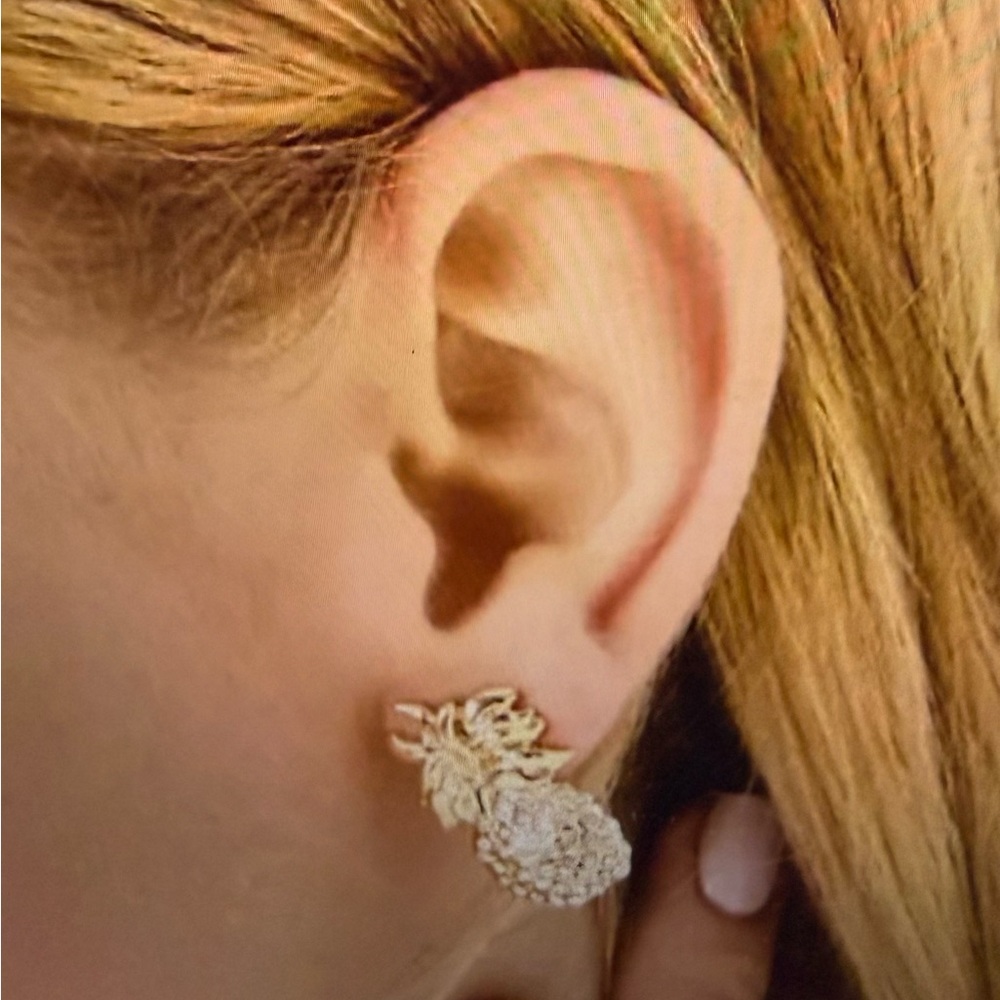Lilly Pulitzer, NWTs Gold Pineapple Earrings, gold and stone studs & pouch - Picture 3 of 5